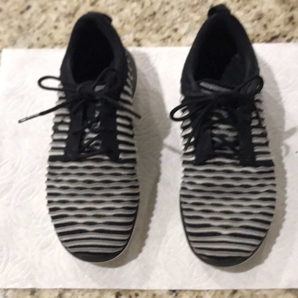 Nike size 6 athletic shoes